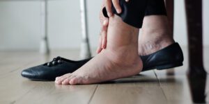 how compression socks help with swelling in feet legs and ankles swollen feet